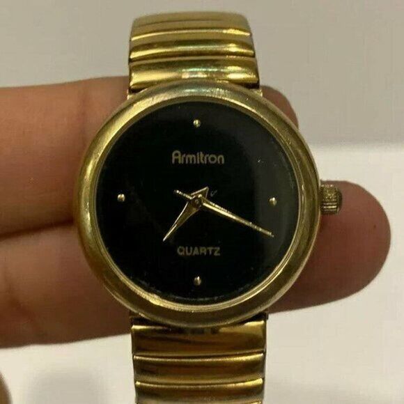 Beautiful Vintage Armitron Gold Tone Black Face Ladies 🔥🔥 - Picture 2 of 9